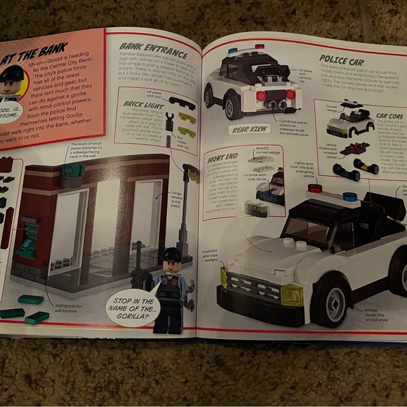 LEGO DC Comics Super Heroes Build Your Own Adventure Book - Green - Picture 3 of 3